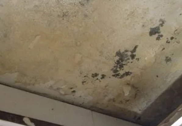 昆明阳台漏水维修公司分享下昆明卫生间渗水维修需要注意哪些问题。